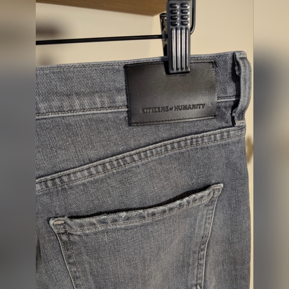 Citizens of Humanity Straight Leg Jean RN 109670 Size 28 - Picture 4 of 9